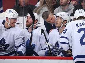 Maple Leafs head coach Sheldon Keefe has a conversation with his players. (Christian Petersen/Getty Images)