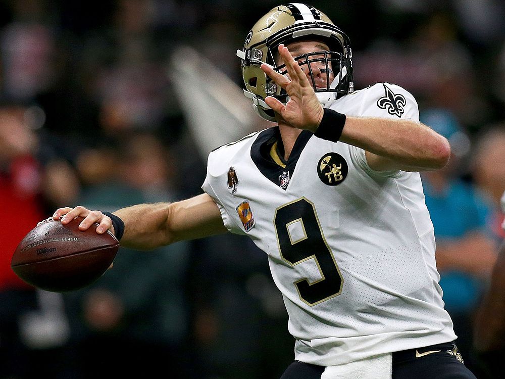 Drew Brees breaks Peyton Manning's NFL record for career passing touchdowns