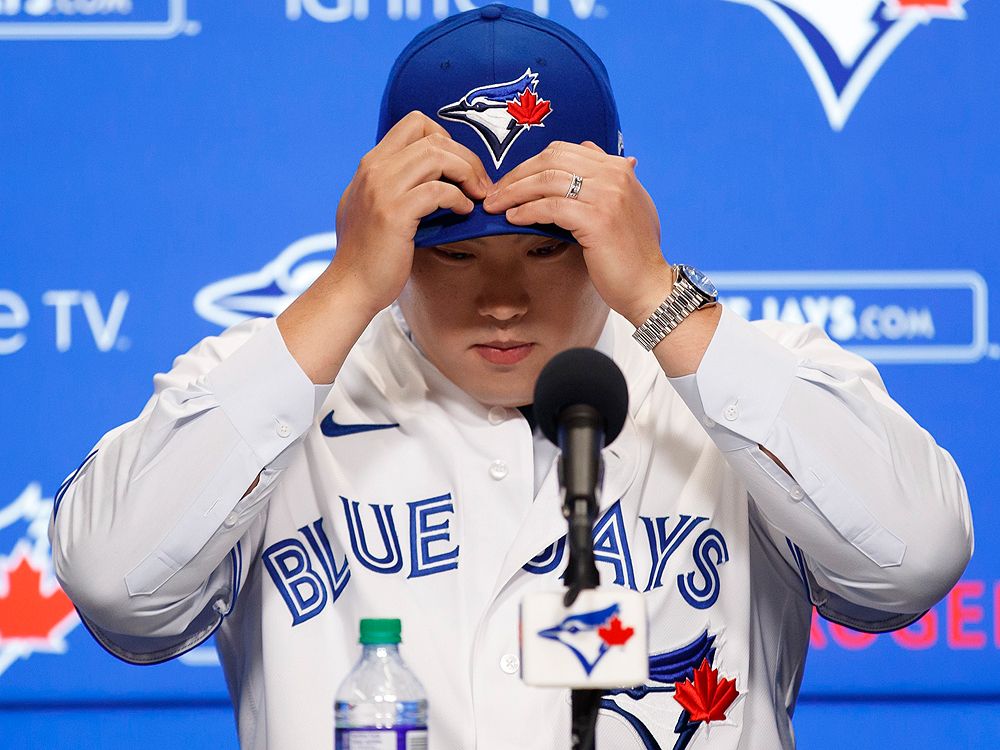 Toronto Blue Jays newly signed pitcher Hyun-Jin Ryu, right, holds