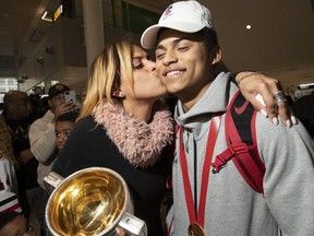 Akil Thomas a kiss from his proud mom Akilah on Jan. 6, 2020  at Toronto's Pearson International Airport.  (Stan Behal/Toronto Sun)