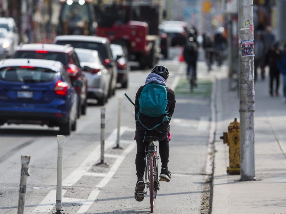市政府对于布卢尔街自行车道上伊托比科居民的不满不予理睬
