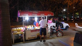 Street food is a cool and fast way to enjoy authentic Mexican cuisine, although hotdogs outside the ball park don’t exactly qualify as local.