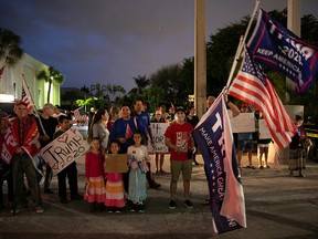 Supporters of U.S. President Donald Trump wait for him to pass in his motorcade on the route to his Mar-a-lago resort, as the Senate continues his impeachment trial, in West Palm Beach, Florida, January 31, 2020. (REUTERS/Eva Marie Uzcategui)