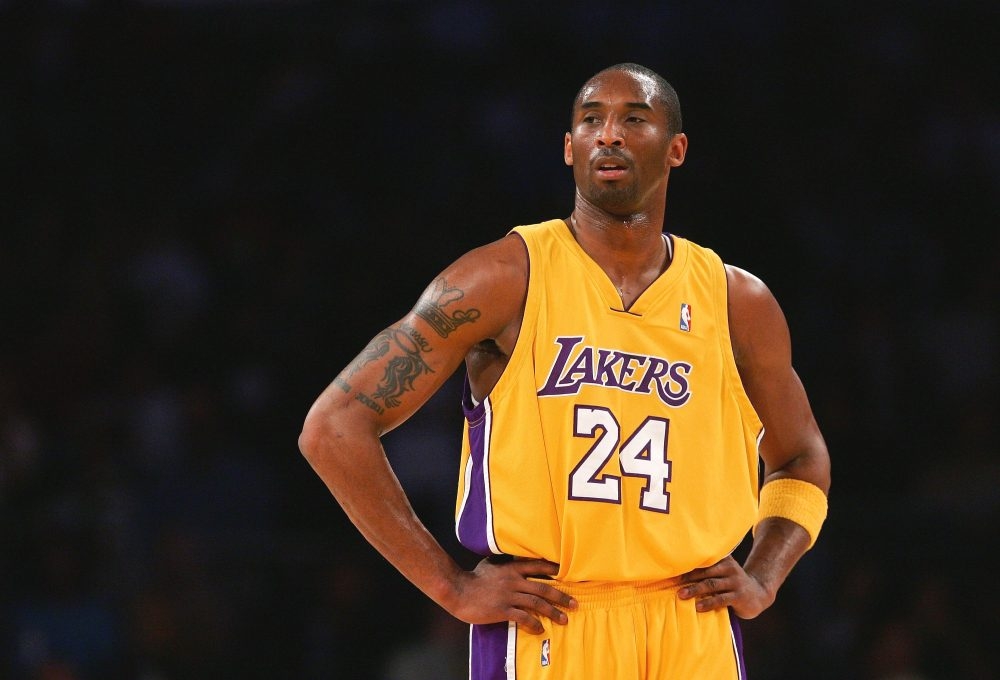 Lakers share photo of jerseys honoring Kobe Bryant, Gianna, ahead of game