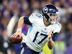 NFL Friday roundup: Titans quarterback goes all the way again 