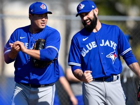Blue Jays right-hander Matt Shoemaker (right) shares a laugh with fellow starting pitcher Hyun-Jin Ryu during yesterday’s spring training workouts in Dunedin, Fla. Shoemaker, a 2019 free-agent signing, pitched brilliantly for the Jays early last season before tearing his knee during a rundown in only his fifth start.  Douglas DeFelice/USA TODAY Sports
