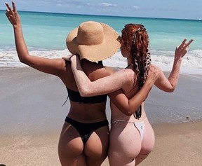 UNILAD.CO.UK Woman Left Naked At Beach After Boyfriend Gives Her Dissolving  Bikini - iFunny Brazil