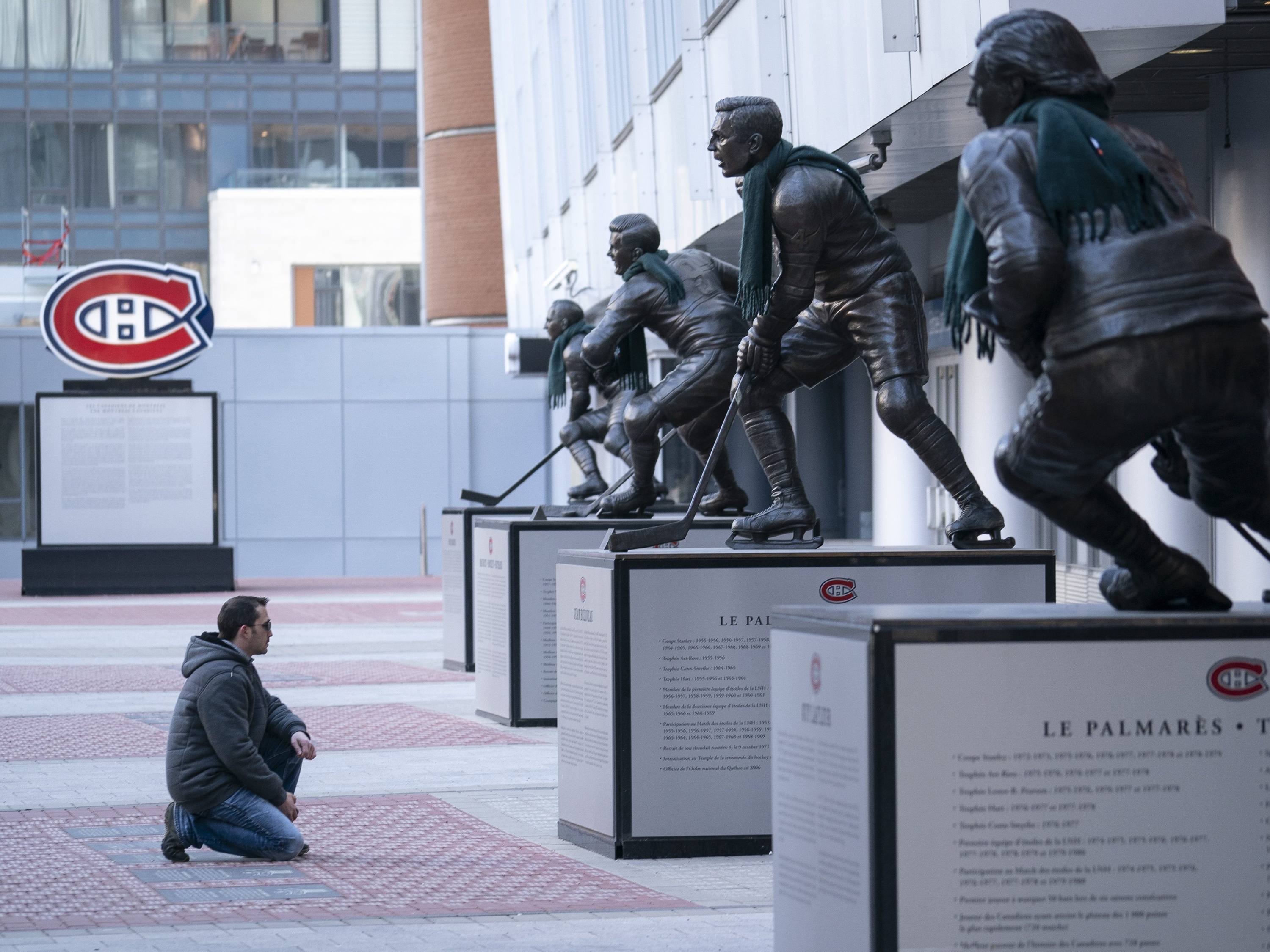 Luc Robitaille, Sports Commission Bronze Statue