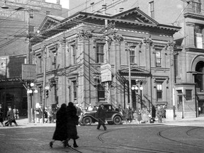 William Cawthra built this house at the northeast corner of King and Bay Sts. in 1852. It was demolished in 1946 to make way for a new skyscraper. (City of Toronto Archives)