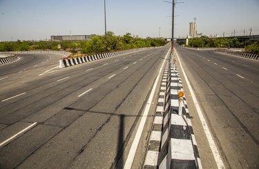 NEW DELHI, INDIA - APRIL 08: A deserted view of the highway, as India remains under an unprecedented lockdown over the highly contagious coronavirus (COVID-19) on April 08, 2020 in New Delhi, India. As India remains under an unprecedented lockdown the number of Covid-19 cases has crossed the 5000 mark with 164 deaths and the provincial governments have identified over 30 hotspots. Most reports say as the 21-day lockdown ends on April 14, the Narendra Modi government will keep these hotspots under stringent restrictions and ramp up the testing. India ranks extremely low in the coronavirus-hit countries list based on the number of tests done per million population. India has reported less than 5,300 infected cases and 130,000 tests so far. (Photo by Yawar Nazir/Getty Images)