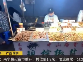 Zhongshan Road Food Street in Guangxi has reopened after a 70-day closure due to coronavirus.
