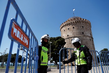 Municipal police officers close off the barriers to prevent access to the seaside promenade as the coronavirus disease (COVID-19) outbreak continues, in Thessaloniki, Greece, April 8, 2020. REUTERS/Murad Sezer ORG XMIT: PPP-IMS03