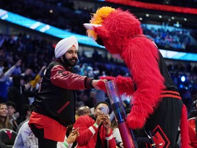 Toronto Raptors ambassador Nav Bhatia is helping front-line workers during the COVID-19 pandemic through his foundation's Meals On The Move campaign.