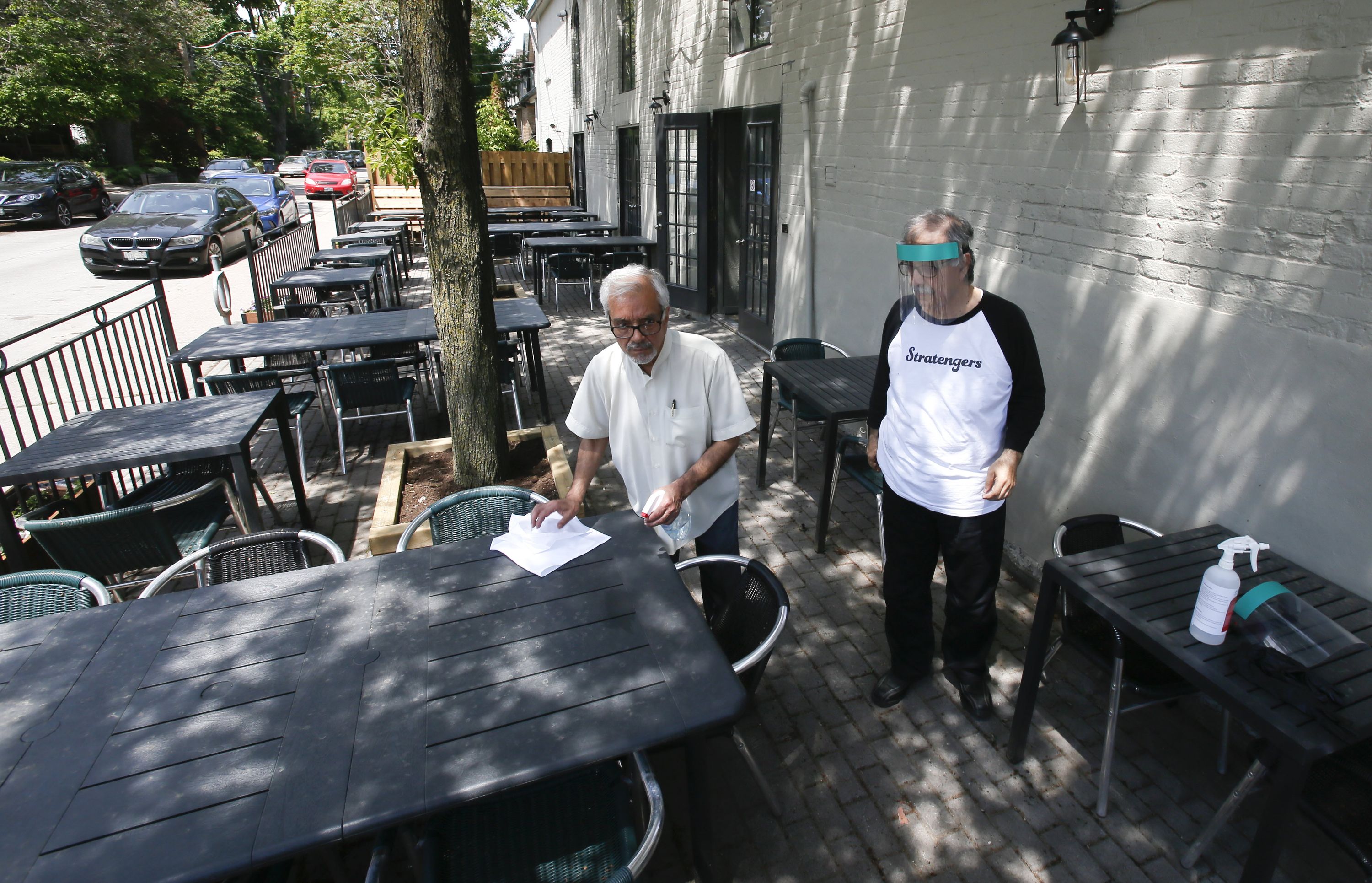 Toronto To Allow Expansion Of Restaurant Patios Toronto Sun   Patio 