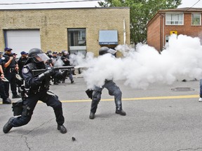 Toronto Police and G20 protesters clash near the detention centre on Eastern Ave. June 27, 2010.