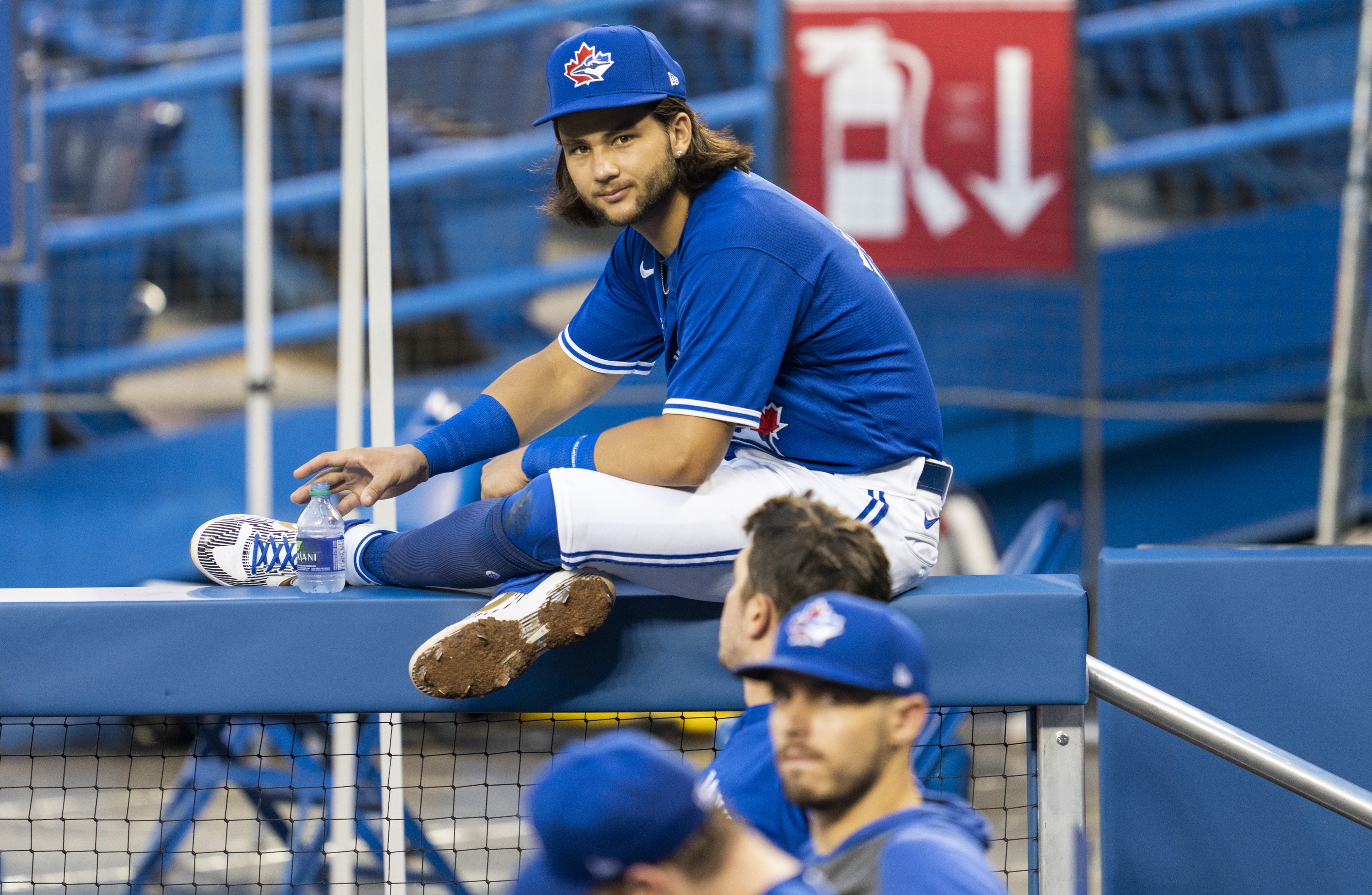 Blue Jays' rookie Tellez sets record on emotional evening