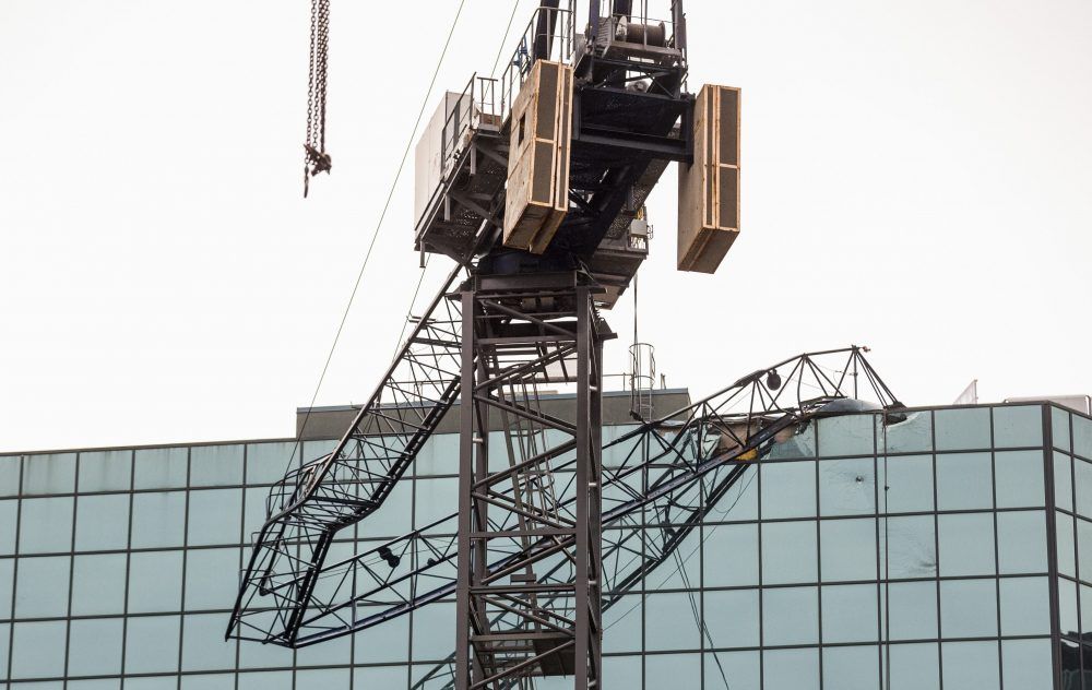 Collapsed Crane Hits Building In Downtown Toronto Toronto Sun 