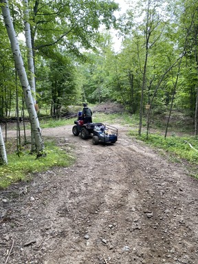 Pine Brae owner-operator Blair Copland brings guests’ luggage to and from the cabin to the parking lot a short distance away, so guests have one job: To relax. IAN SHANTZ/TORONTO SUN