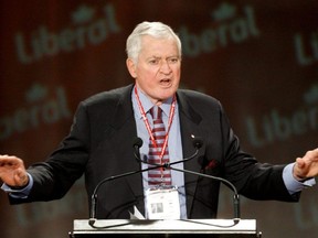 Former Canadian prime minister John Turner addresses the Liberal convention in Montreal, Dec. 2, 2006.