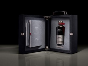 A_14_Black_Bowmore_DB5_Presentation_Case_Open_V2 (1)