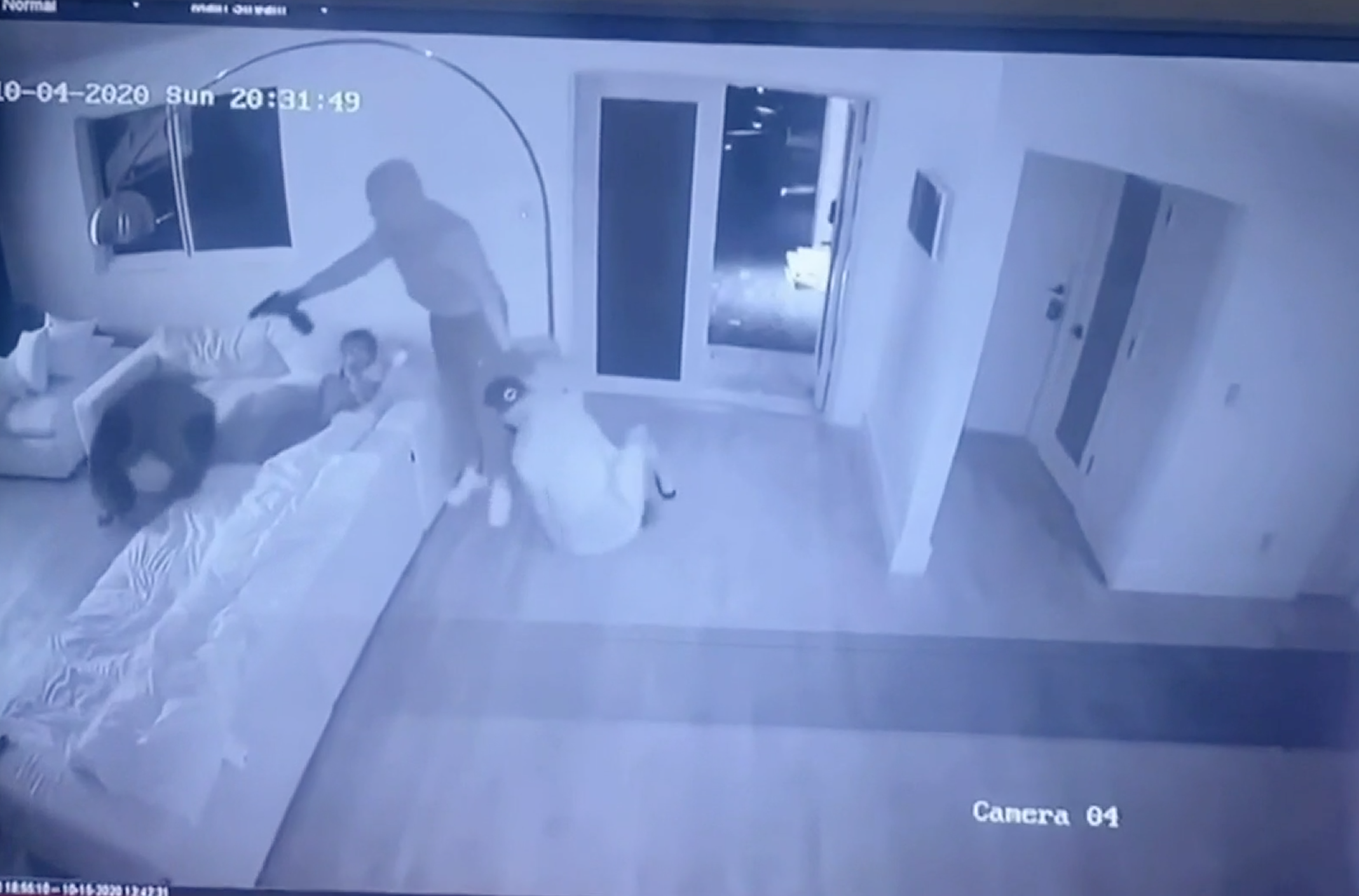 Florida mom grabs gun and defends family after armed intruders storm her  home | Toronto Sun