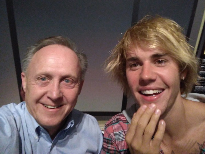  Justin Bieber with Stratford Perth Museum General Manager John Kastner.