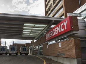 Emergency entrance at Toronto Western Hospital at Dundas St. W. and Bathurst St. in on Nov. 15, 2020.