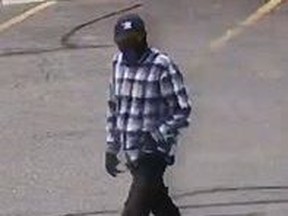 Peel Regional Police are looking for two suspects in connection to an alleged robbery in Brampton.