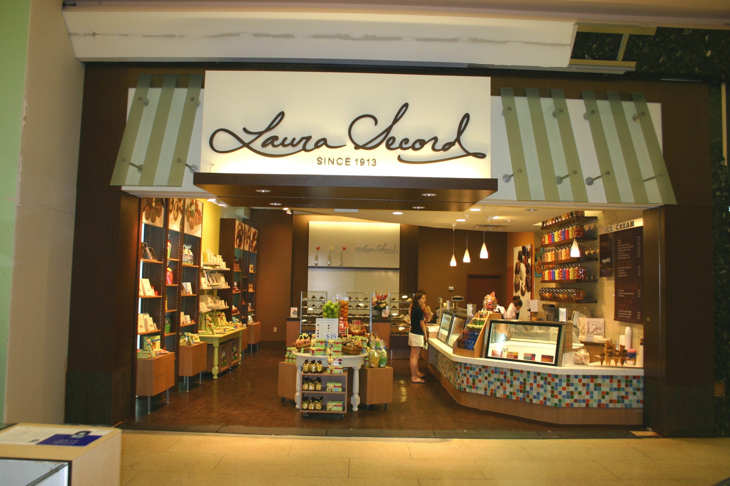 Laura Secord shuts down one of its oldest Toronto locations National Post