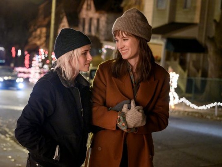  Kristen Stewart, left, and Mackenzie Davis appear in Happiest Season.