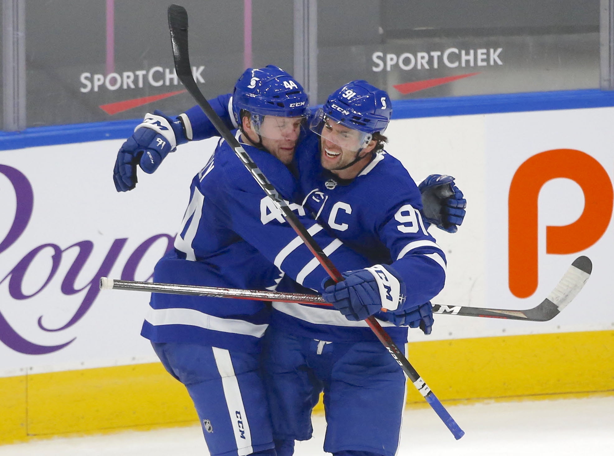 Maple Leafs Snatch Thrilling 2-1 Victory Over Islanders In New Year's Day Showdown Maple Leafs Snatch Thrilling 2-1 Victory Over Islanders In New Year's Day Showdown