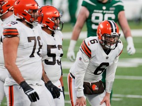 Browns quarterback Baker Mayfield, right, reacts late in the fourth quarter against the Jets at MetLife Stadium in East Rutherford, N.J., Dec. 27, 2020.