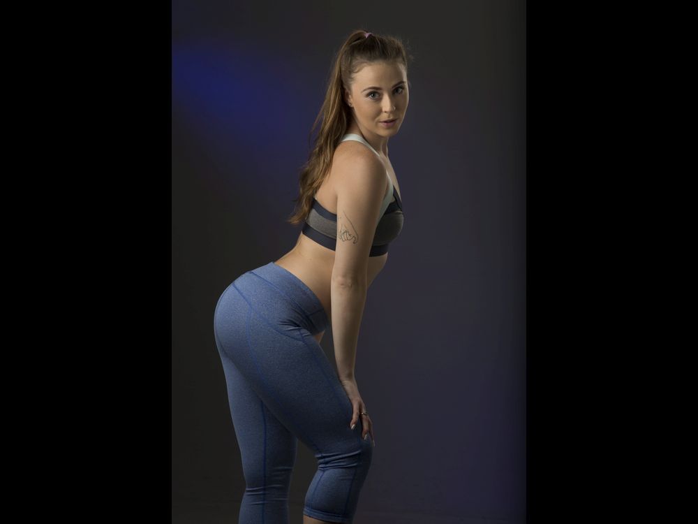 SUNshine Girl Carly | Toronto Sun