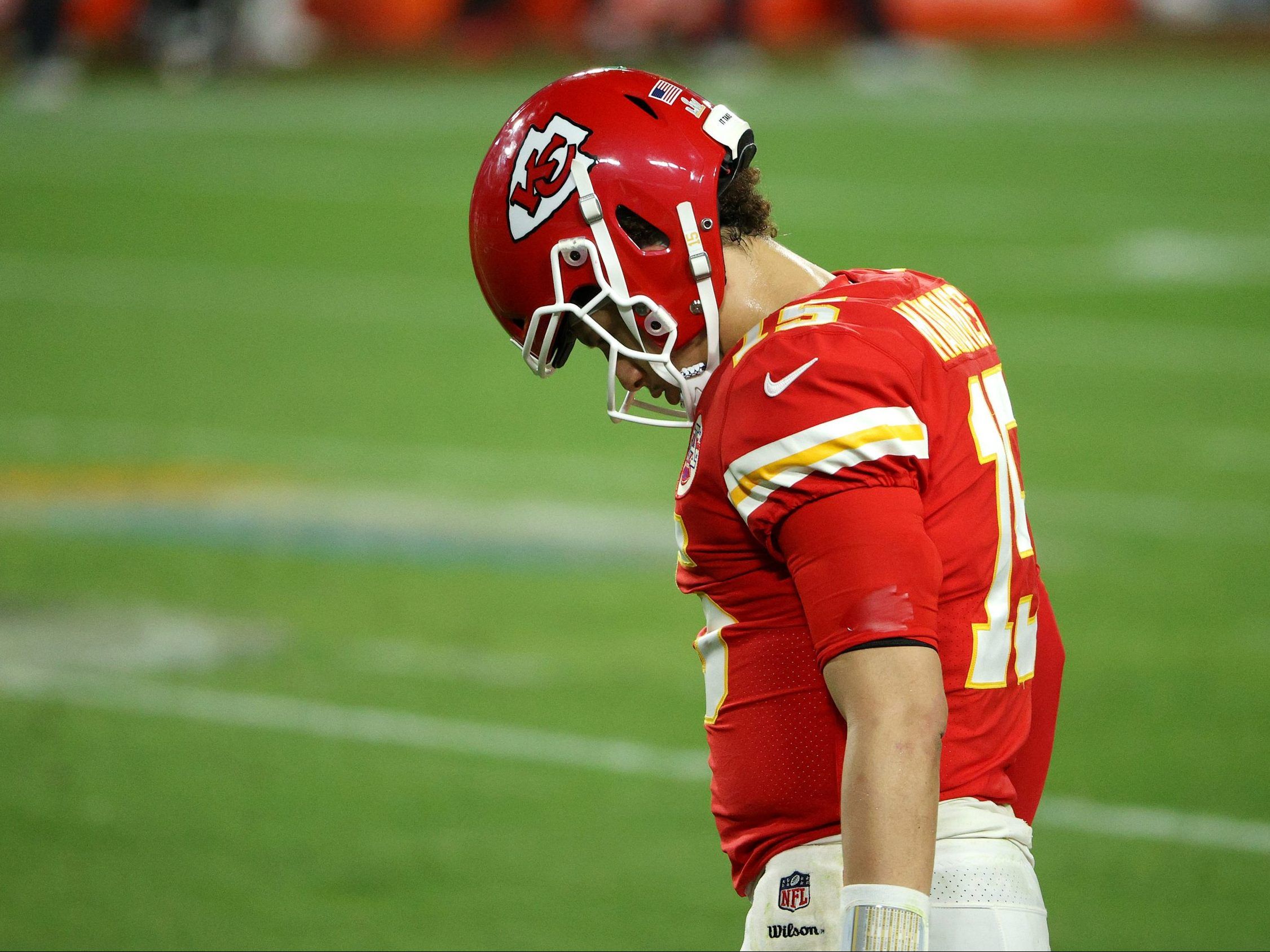 AP source: Chiefs' Mahomes to have surgery on toe injury