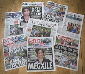 Eine Auswahl britischer Zeitungsveröffentlichungen als Antwort auf das Interview von Meghan, Herzogin von Sussex und Prinz Harry, Herzog von Sussex mit Oprah Winfrey am 8. März 2021 in London.