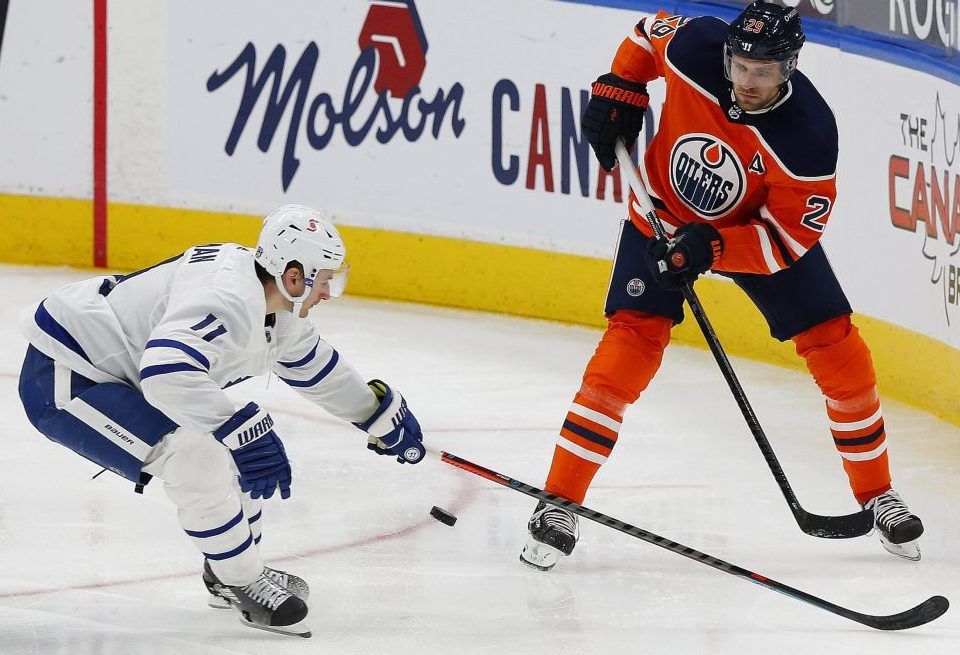 Maple Leafs' Hyman happily blocks out the pain | Toronto Sun