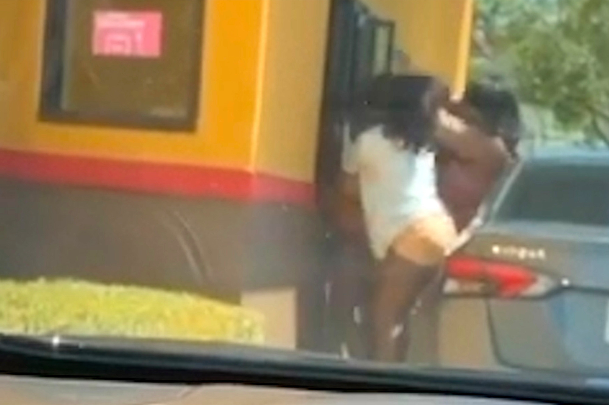 Popeyes brawl in Florida caught on video | Toronto Sun