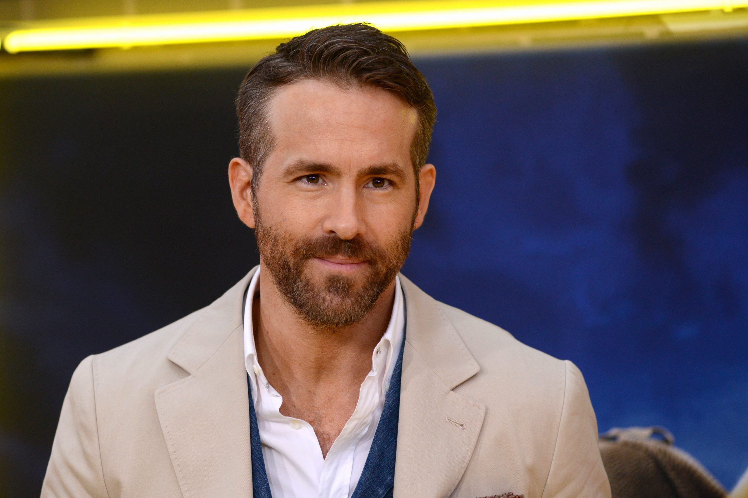 Ryan Reynolds injects humour into receiving COVID-19 vaccine | Toronto Sun