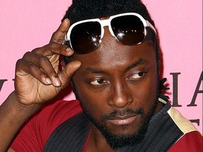 Singer Will I Am of the group The Black Eyed Peas arrives on the pink carpet for the 2007 Victoria's Secret Fashion Show, 15 November 2007 at the Kodak Theatre in Hollywood, California.  AFP PHOTO / ROBYN BECK (Photo credit should read ROBYN BECK/AFP/Getty Images)