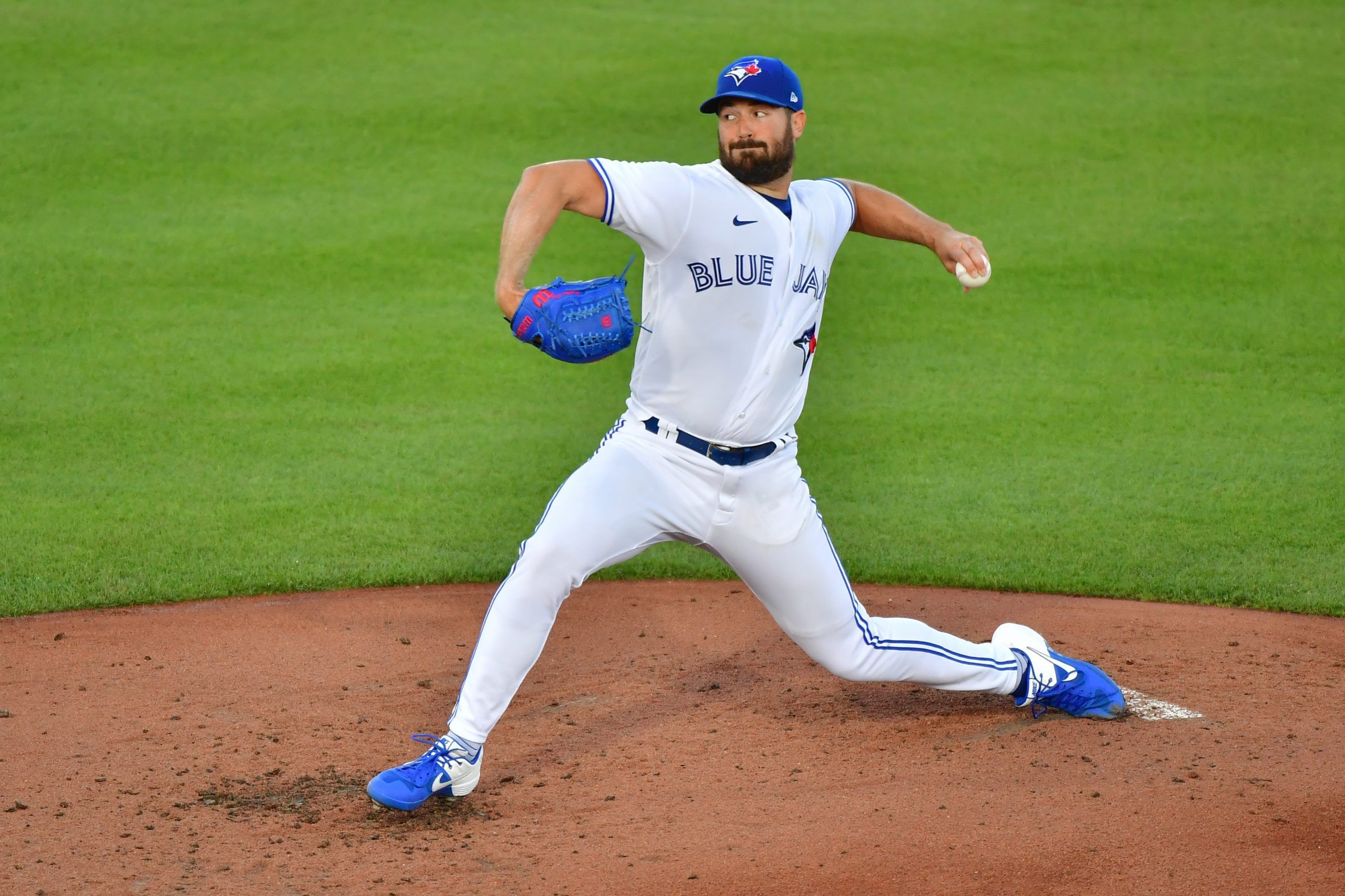 Catchers work to develop rapport with new Blue Jays pitchers