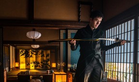 Henry Golding plays Snake Eyes in Snake Eyes: G.I. Joe Origins.
