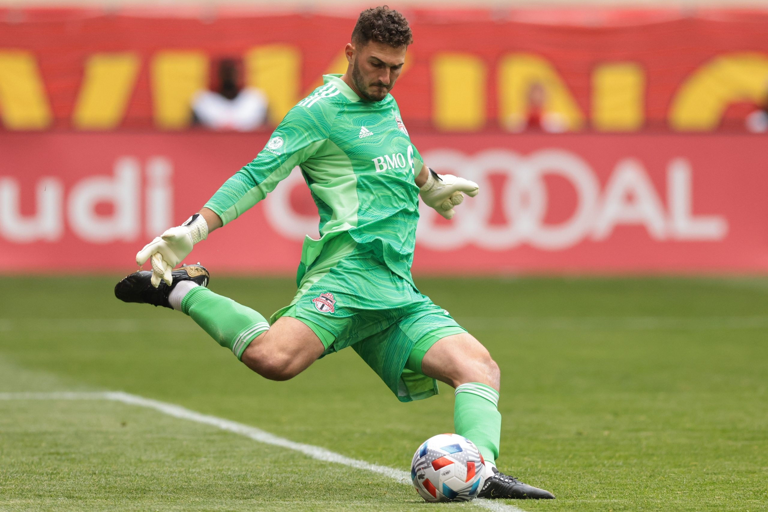 Toronto FC extends unbeaten run thanks to their goalkeeper Alex Bono