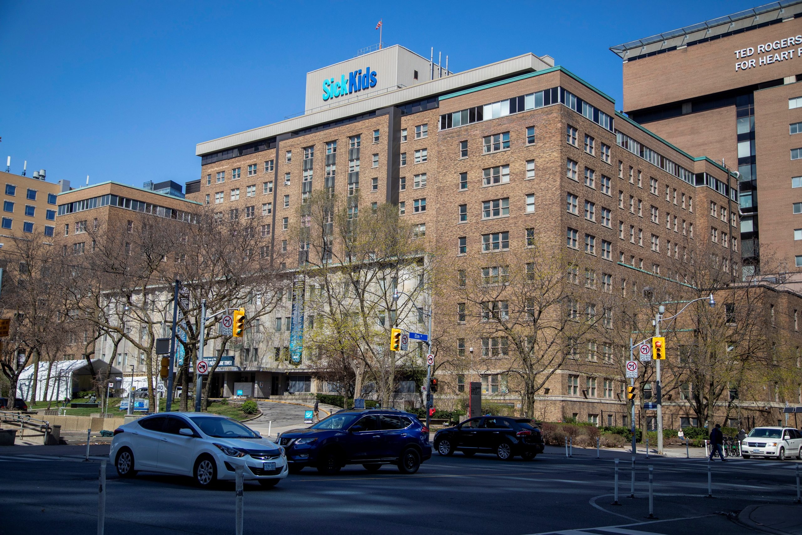 Ontario hospitals keeping mandatory vax for staff, some for visitors ...