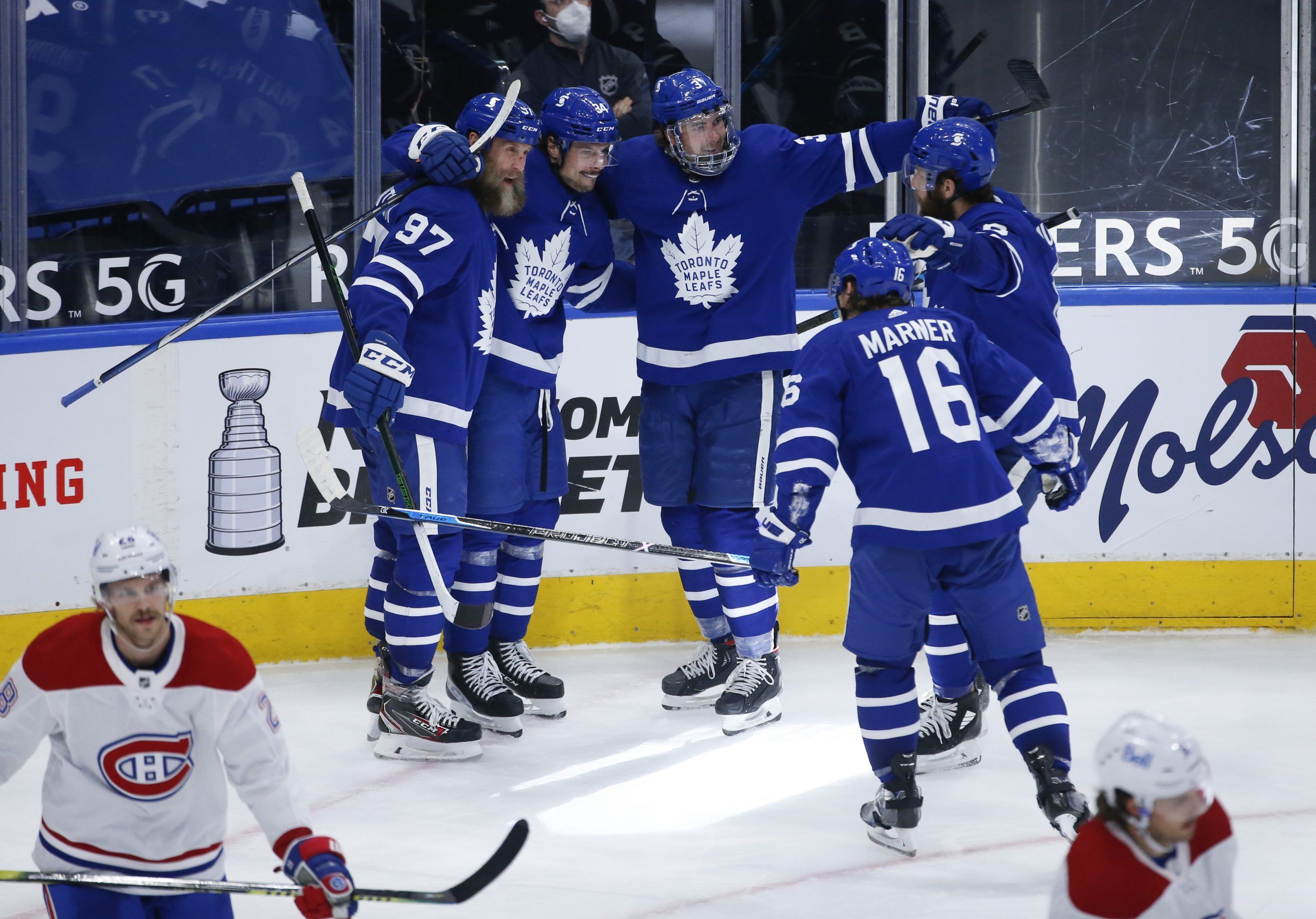 Matthews Hits 40-goal Mark In 5-2 Win Over Habs | Toronto Sun