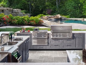 Outdoor kitchen cabinets are engineered to withstand harsh Canadian 
winters. OUTERIORS