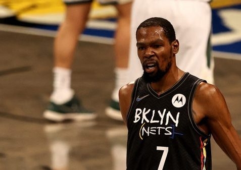 Lana Rhoades claims Kevin Durant brought a backup girl on their date