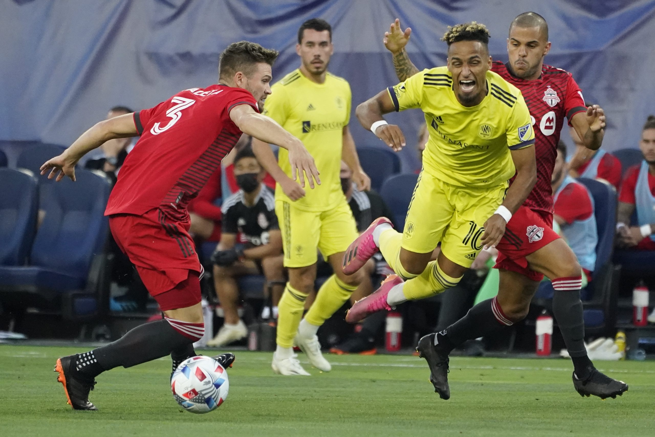 Toronto FC find a way to lose in Nashville despite leading in the final