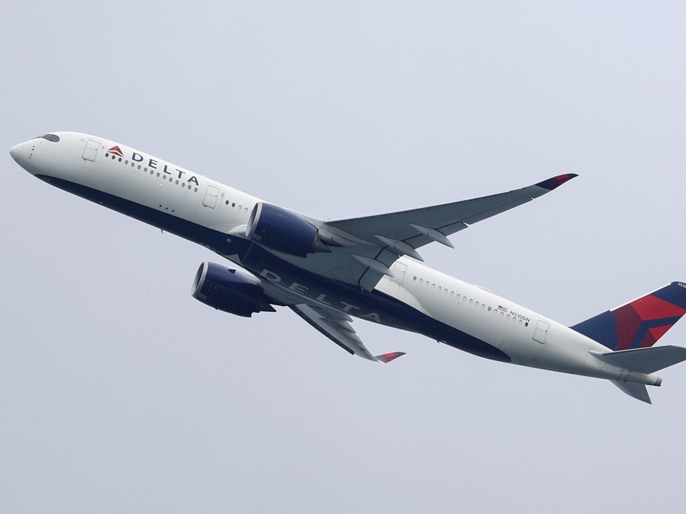 'STOP THIS PLANE' Delta flight diverted after passenger tries to