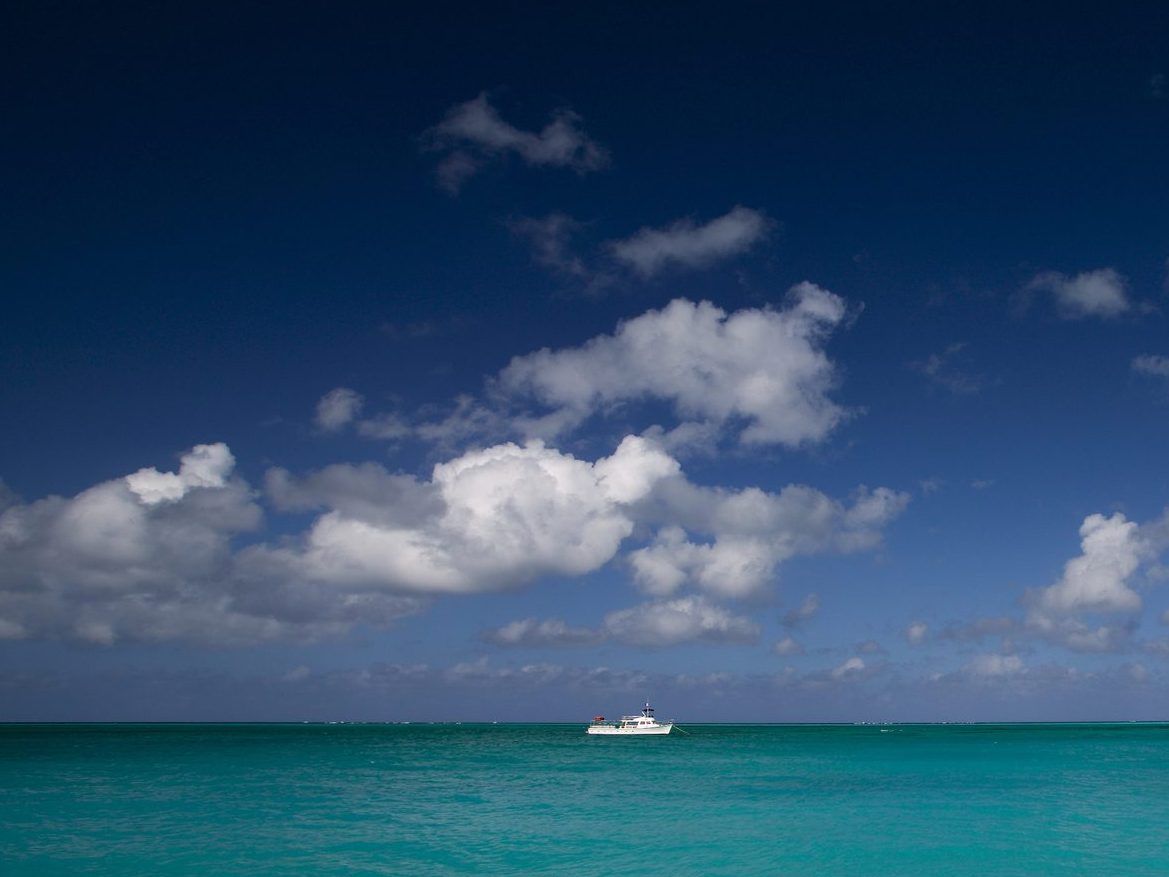 20 found dead on boat drifting near Turks and Caicos | Toronto Sun