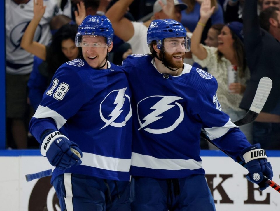 Lightning respond in fitting way for defending champs to beat
